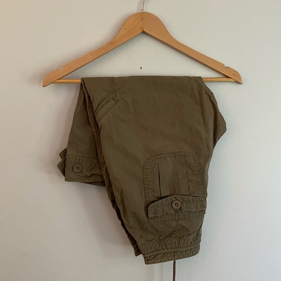 The North Face Khaki Capris - Picture 6 of 9